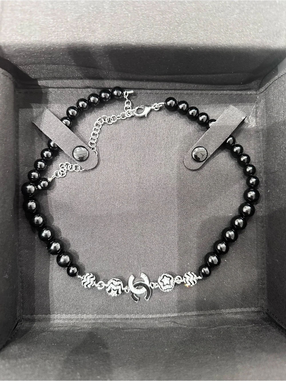 Chanel necklace Black Pearl
